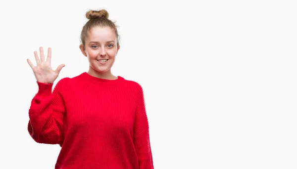 Junge Blonde Frau Dutt Und Rotem Pullover Zeigt Und Zeigt — Stockfoto