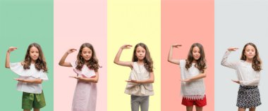 Kolaj esmer İspanyol kız ile büyük ve büyük boy işaret, ölçü birimi sembol gösteren el eller farklı kıyafetler giyiyor. Kameraya bakarak gülümsüyordu. Ölçüm kavramı.