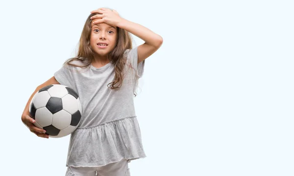 Esmer Latin Kız Kafasına Ile Vurguladı Futbol Futbol Topu Tutan — Stok fotoğraf