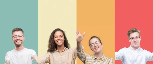 Collage Groupe Personnes Isolées Sur Fond Coloré Regardant Caméra Souriant — Photo