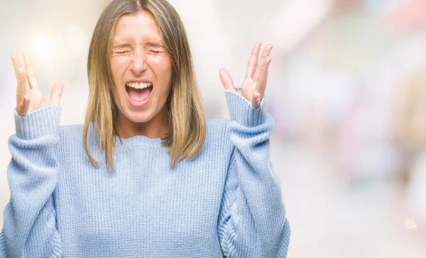 Jovem Mulher Bonita Vestindo Camisola Inverno Sobre Fundo Isolado Celebrando — Fotografia de Stock