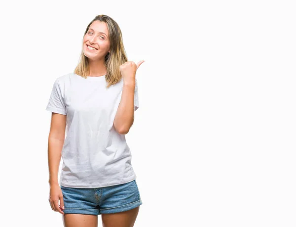 Joven Hermosa Mujer Sobre Fondo Aislado Sonriendo Con Cara Feliz —  Fotos de Stock