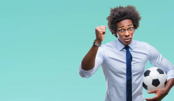 Afro Americano Manager Uomo Tenendo Palla Calcio Sfondo Isolato Infastidito — Foto Stock