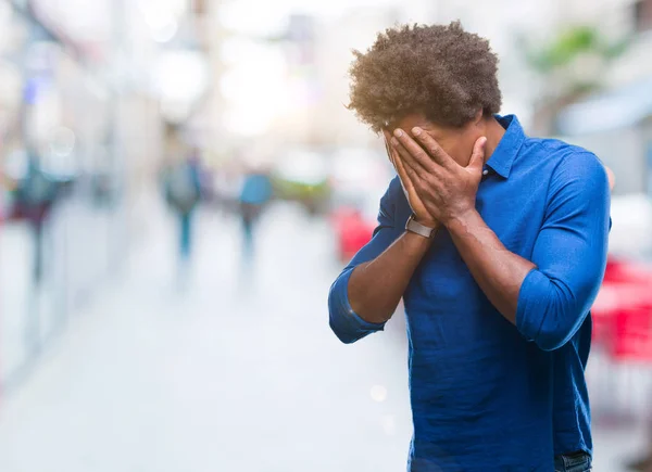 Homem Afro Americano Sobre Fundo Isolado Com Expressão Triste Cobrindo — Fotografia de Stock