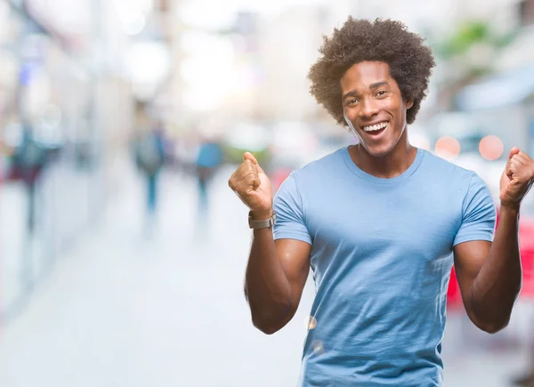 Afro Amerikansk Man Över Isolerade Bakgrund Firar Överraskad Och Förvånad — Stockfoto