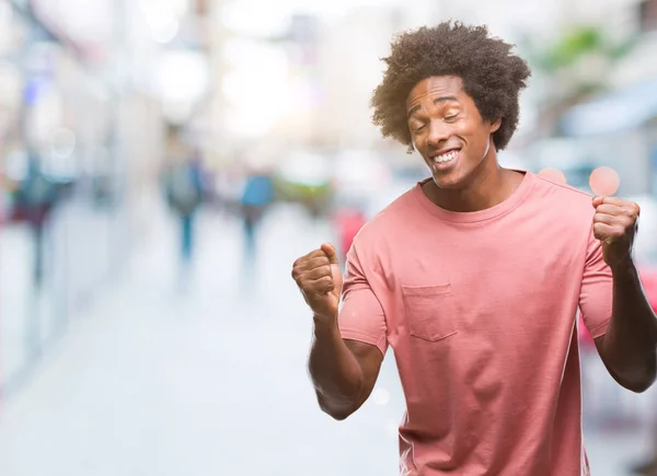 Hombre Afroamericano Sobre Fondo Aislado Muy Feliz Emocionado Haciendo Gesto —  Fotos de Stock