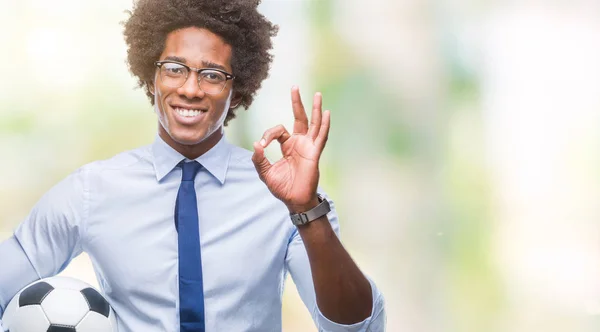 Afro Americký Manažer Muž Drží Fotbalový Míč Nad Izolované Pozadí — Stock fotografie