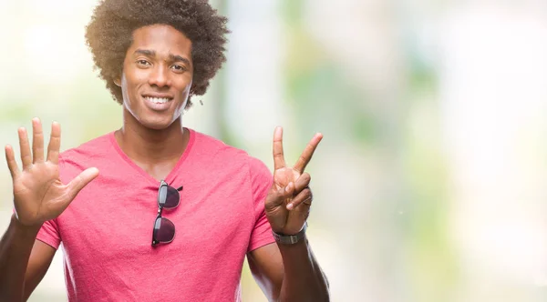 Afroamerikanischer Mann Über Isoliertem Hintergrund Der Mit Finger Nummer Sieben — Stockfoto