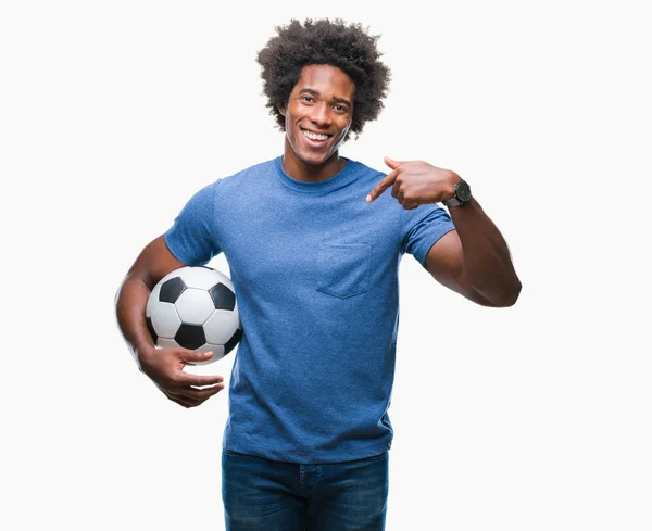 Hombre Afroamericano Sosteniendo Pelota Fútbol Sobre Fondo Aislado Con Cara — Foto de Stock