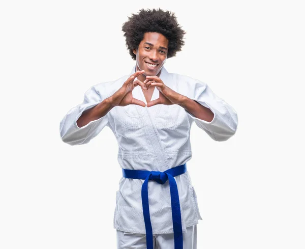 Hombre Afroamericano Usando Kimono Karate Sobre Fondo Aislado Sonriendo Enamorado —  Fotos de Stock
