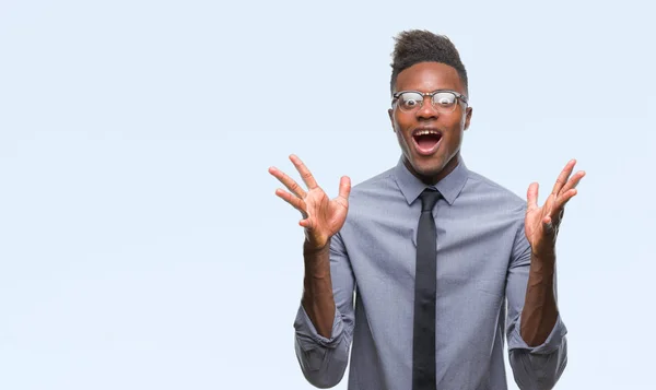 Joven Hombre Negocios Afroamericano Sobre Fondo Aislado Celebrando Loco Sorprendido — Foto de Stock