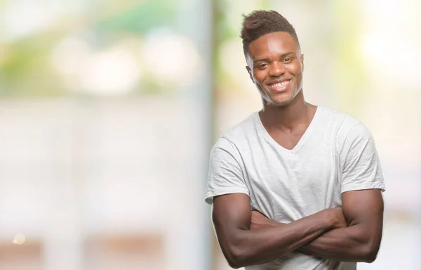 Unga Afroamerikanska Mannen Över Isolerade Bakgrund Glada Ansikte Ler Med — Stockfoto