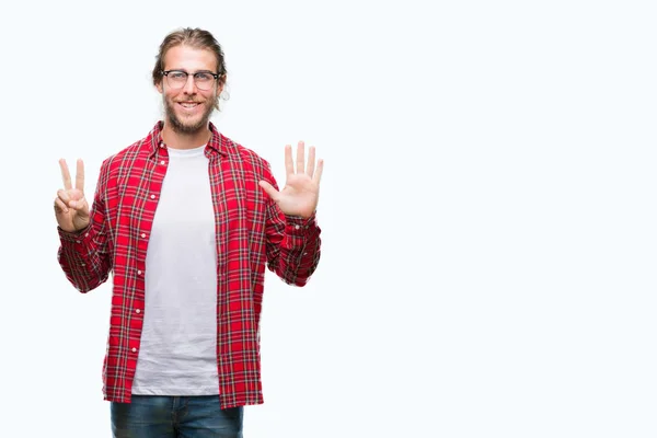 Jonge Knappe Man Met Lang Haar Dragen Bril Geïsoleerde Achtergrond — Stockfoto