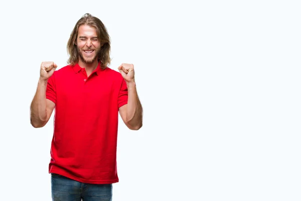 Junger Gutaussehender Mann Mit Langen Haaren Vor Isoliertem Hintergrund Aufgeregt — Stockfoto