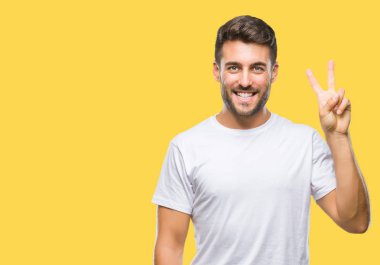 Yakışıklı delikanlı gösterilen ve parmakları ile işaret izole arka plan üzerinde ikincisi ise kendinden emin ve mutlu gülümseyerek.