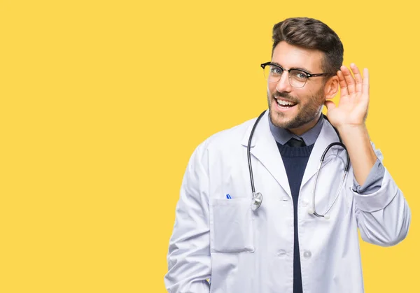 Jovem Bonito Médico Homem Sobre Fundo Isolado Sorrindo Com Mão — Fotografia de Stock