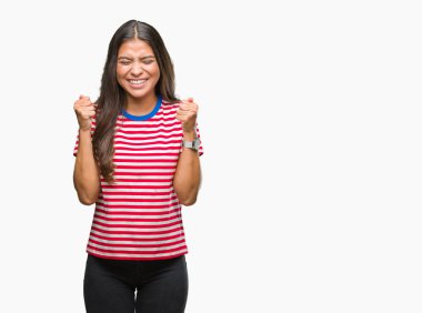 Zafer kutluyor gülümseyen izole arka kolları olan başarı için heyecanlı genç güzel Arap kadın kaldırdı. Kazanan kavramı.