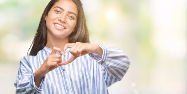 Giovane Bella Donna Araba Sfondo Isolato Sorridente Amore Mostrando Simbolo — Foto Stock