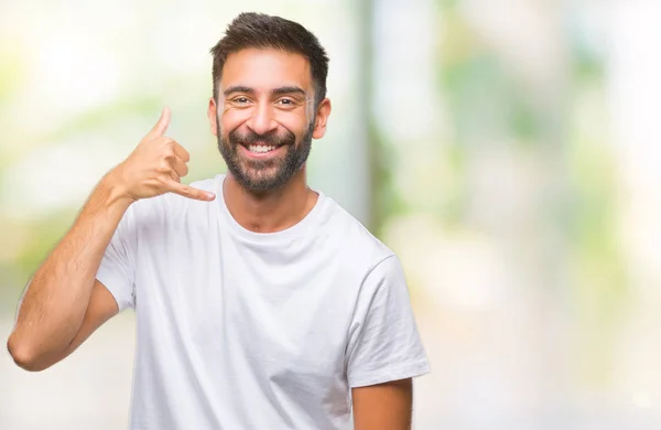 Homem Hispânico Adulto Sobre Fundo Isolado Sorrindo Fazendo Gesto Telefone — Fotografia de Stock