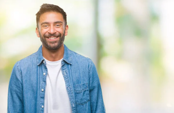 Uomo Ispanico Adulto Sfondo Isolato Con Sorriso Felice Fresco Sul — Foto Stock