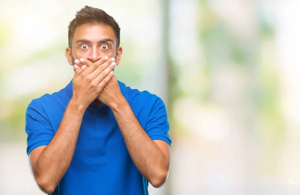 Erwachsener Hispanischer Mann Mit Isoliertem Hintergrund Schockiert Mund Mit Händen — Stockfoto