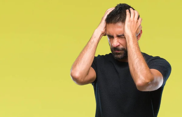 Dorosły Hiszpanin Mężczyzna Białym Tle Cierpiących Ból Głowy Zdesperowany Zestresowani — Zdjęcie stockowe