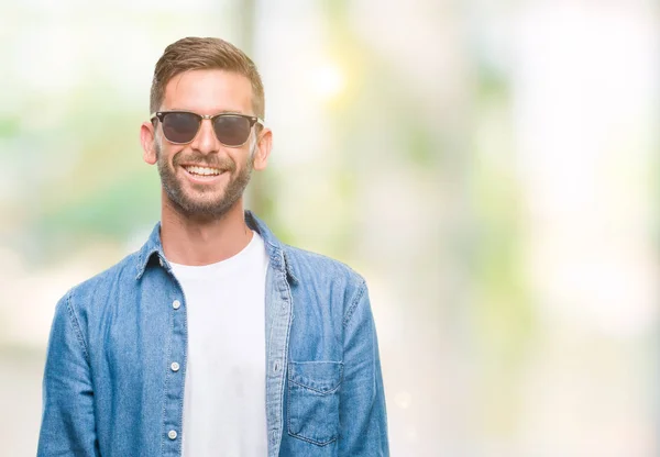 Junger Gutaussehender Mann Mit Sonnenbrille Über Isoliertem Hintergrund Der Mit — Stockfoto