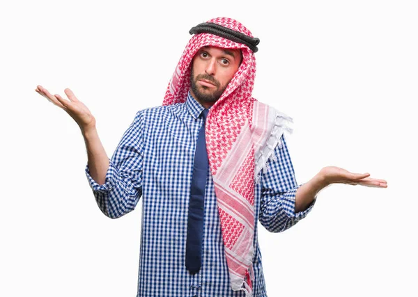 Fiatal Jóképű Arab Üzleti Ember Keffiyeh Elszigetelt Háttér Tudatlan Zavaros — Stock Fotó