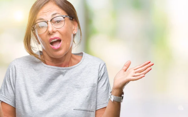 Mulher Hispânica Meia Idade Usando Óculos Sobre Fundo Isolado Expressão — Fotografia de Stock