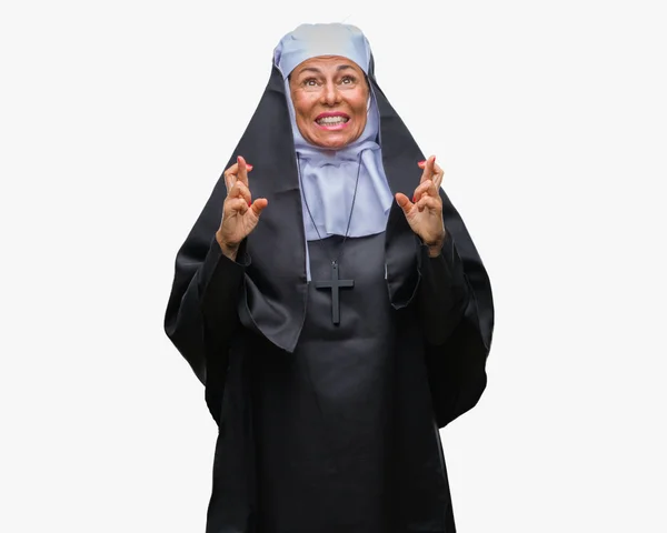 Monja Católica Cristiana Mayor Mediana Edad Sobre Fondo Aislado Sonriendo — Foto de Stock