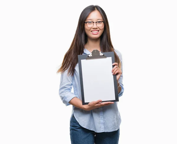 Jonge Aziatische Zakenvrouw Klembord Houdt Geïsoleerde Achtergrond Met Een Blij — Stockfoto