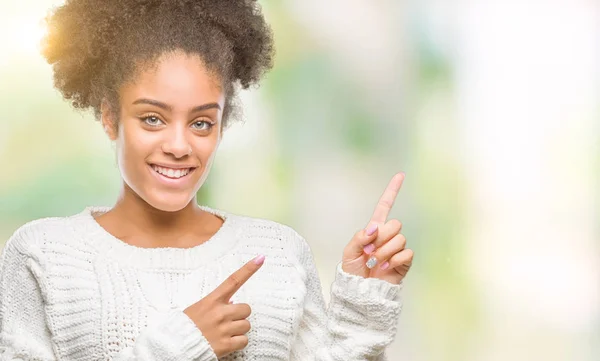 Jonge Afro Amerikaanse Vrouw Winter Trui Dragen Geïsoleerde Achtergrond Glimlachen — Stockfoto