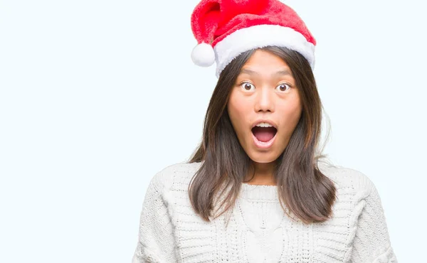 Young Asian Woman Wearing Christmas Hat Isolated Background Afraid Shocked — Stock Photo, Image