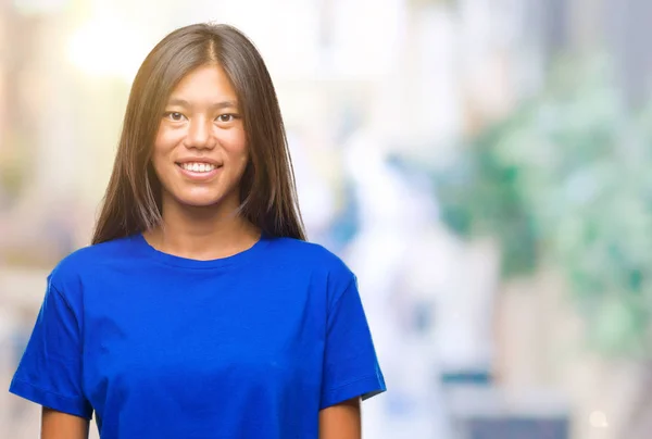 Joven Mujer Asiática Sobre Fondo Aislado Con Una Sonrisa Feliz —  Fotos de Stock