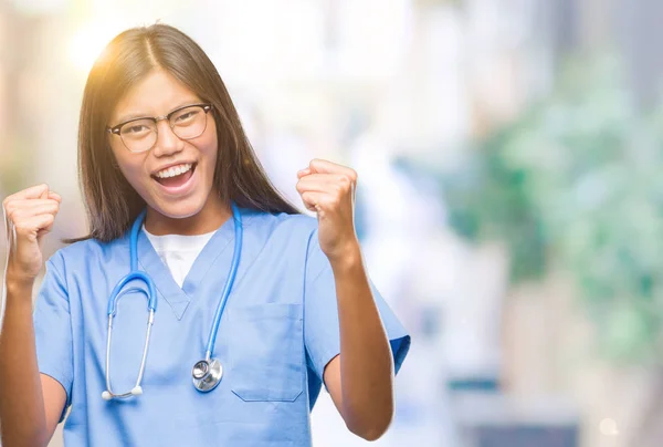 Gülümseyen Başarı Için Çığlık Genç Asyalı Doktor Kadın Yüzünden Izole — Stok fotoğraf
