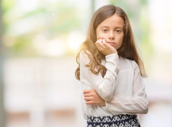 Brünettes Hispanisches Mädchen Denkt Müde Und Gelangweilt Mit Depressionen Probleme — Stockfoto