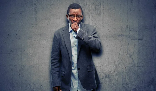 Afrikai Fekete Ember Visel Kabátot Beteg Köhögés Szenvedés Asztma Vagy — Stock Fotó