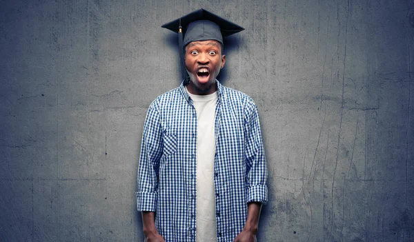 Człowiek Młody Afryki Student Absolwent Czarny Stresujące Przerażony Panice Krzycząc — Zdjęcie stockowe