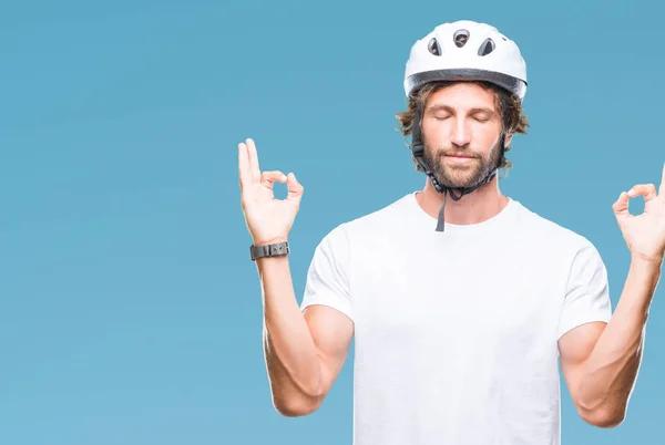 Handsome Hispanic Cyclist Man Wearing Safety Helmet Isolated Background Relax — Stock Photo, Image