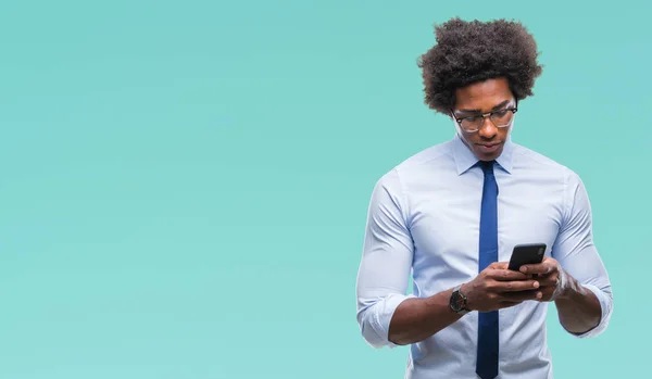 Hombre Negocios Afroamericano Que Envía Mensajes Texto Utilizando Teléfono Inteligente —  Fotos de Stock