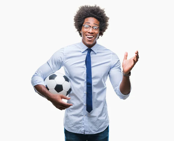 Hombre Mánager Afroamericano Sosteniendo Pelota Fútbol Sobre Fondo Aislado Muy —  Fotos de Stock