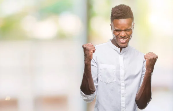 Hombre Afroamericano Joven Sobre Fondo Aislado Muy Feliz Emocionado Haciendo —  Fotos de Stock