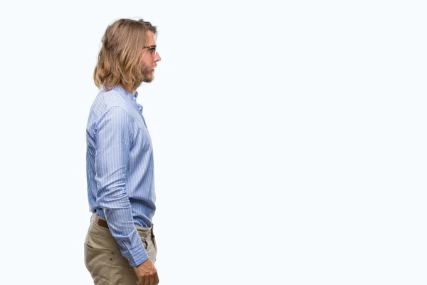 Junger Gutaussehender Mann Mit Langen Haaren Brille Über Isoliertem Hintergrund — Stockfoto