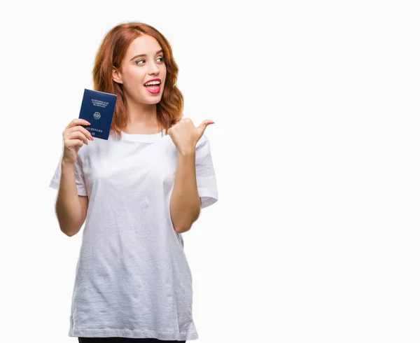 Jovem Bela Mulher Segurando Passaporte Alemanha Sobre Fundo Isolado Apontando — Fotografia de Stock