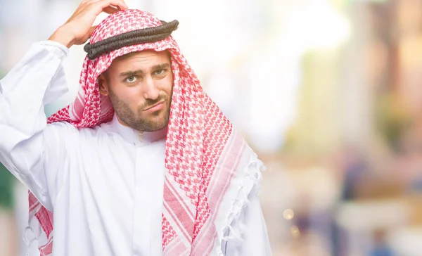 Jeune Homme Beau Portant Keffiyeh Sur Fond Isolé Confondre Interroger — Photo