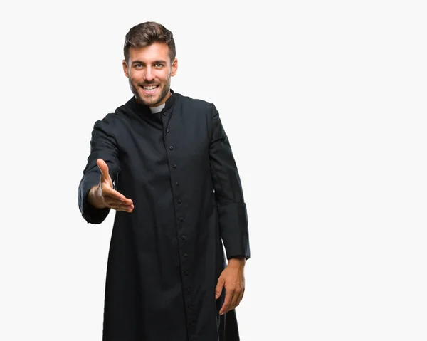 Joven Sacerdote Cristiano Católico Sobre Fondo Aislado Sonriendo Amistoso Ofreciendo —  Fotos de Stock