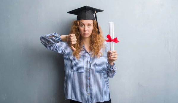 Young Redhead Graduated Woman Grey Grunge Wall Holding Diploma Angry — Stock Photo, Image
