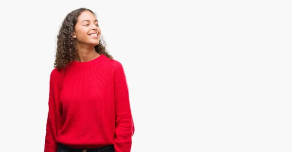 Mujer Hispana Joven Con Suéter Rojo Mirando Hacia Otro Lado — Foto de Stock