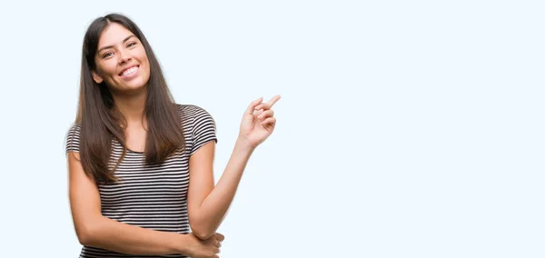 Junge Schöne Hispanische Frau Mit Einem Breiten Lächeln Gesicht Die — Stockfoto