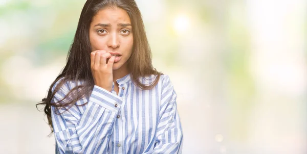Jovem Bela Mulher Árabe Sobre Fundo Isolado Olhando Estressado Nervoso — Fotografia de Stock